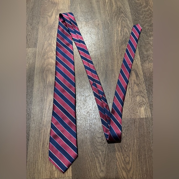 Jos. A. Bank Traveler 100% silk Navy Maroon Striped Tie Long Length - Picture 4 of 8